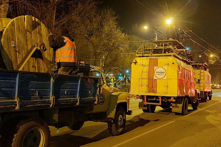 Замена провода контактной сети перекроет на одну ночь движение по улице Щетинкина 